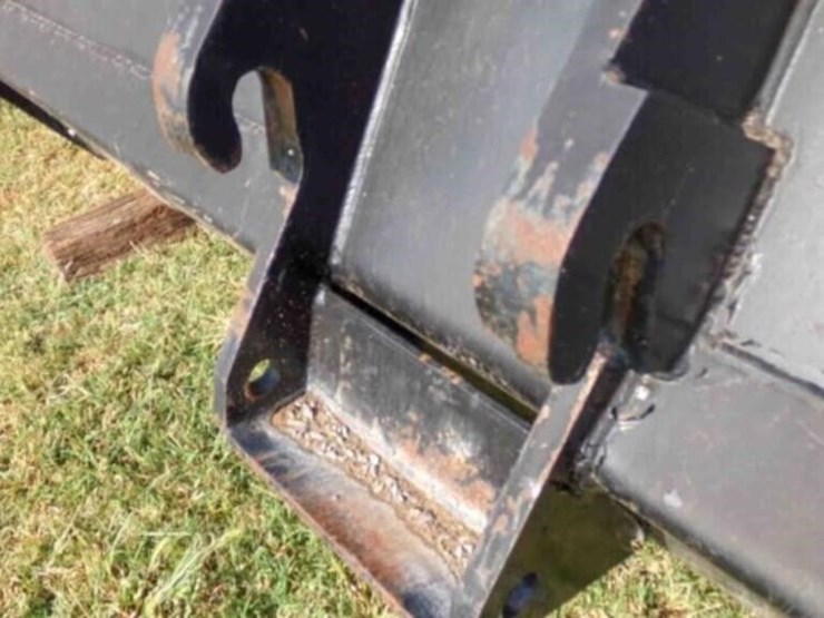 100"-jlg-bucket-image-3