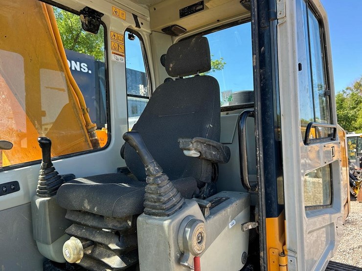 2003-hyundai-robex-210-lc-7-image-22