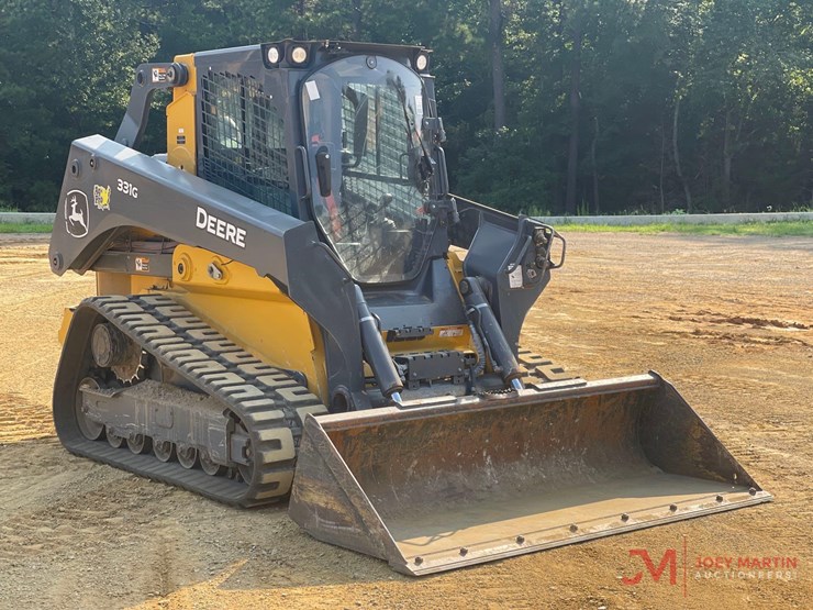 2021-deere-331g-image-1