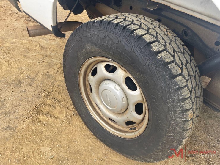 2013-ford-f150-xl-image-10