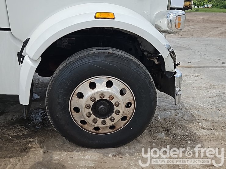 2018-peterbilt-567-image-10