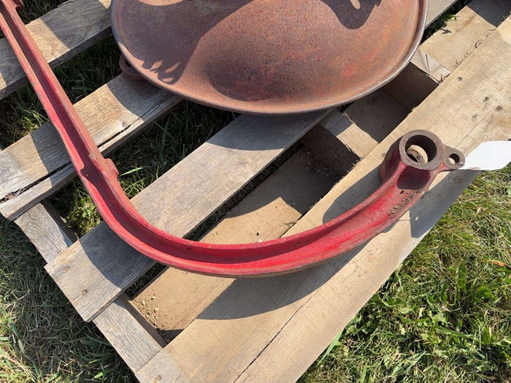 farmall-seat-pan,-pedal,-and-battery-box-image-5