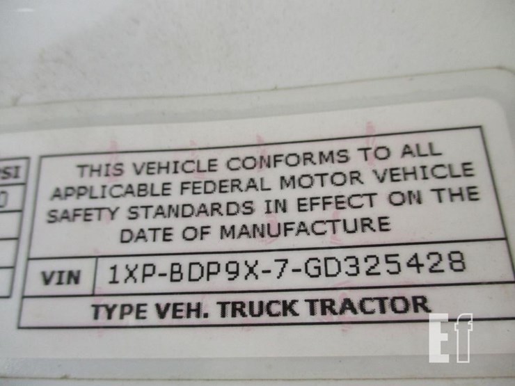 2016-peterbilt-579-image-30