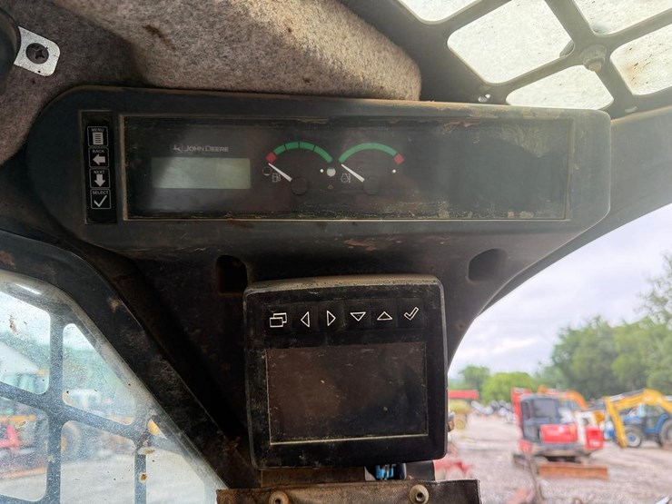 2021-deere-333g-image-23