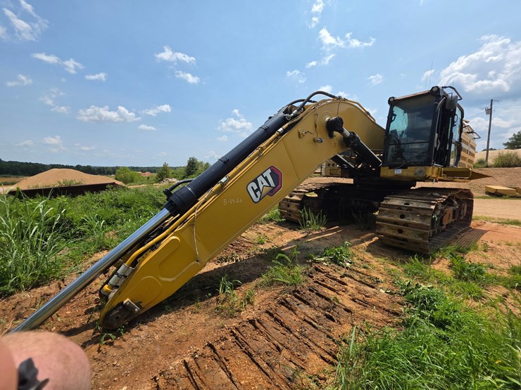 2023-caterpillar-374-image-2