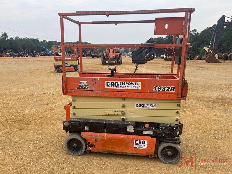 2017-jlg-1932r-image-6