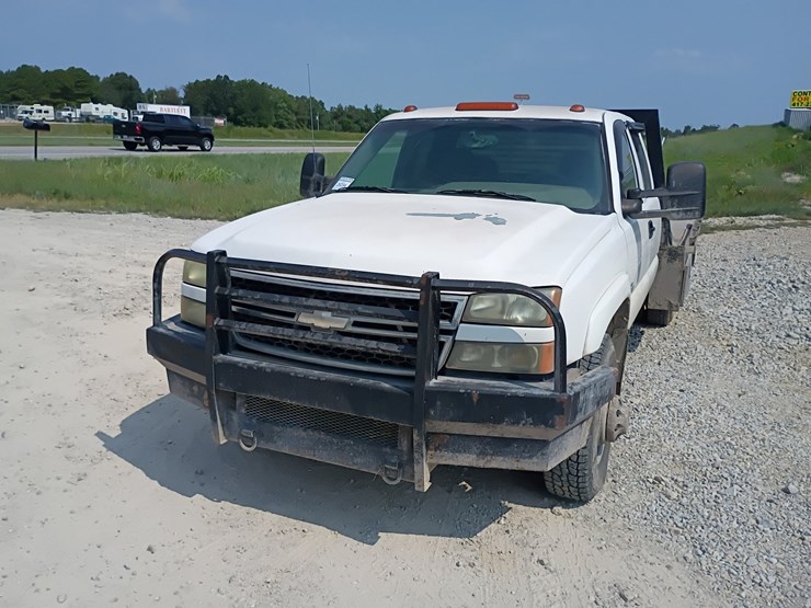 2006-chevrolet-silverado-3500-image-16