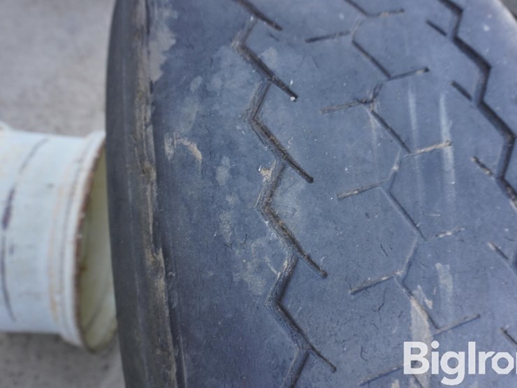 445/65r22.5-tire-and-rims-image-11