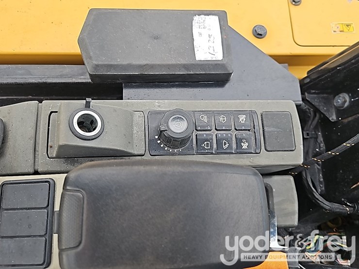 2023-caterpillar-302.7cr-image-34