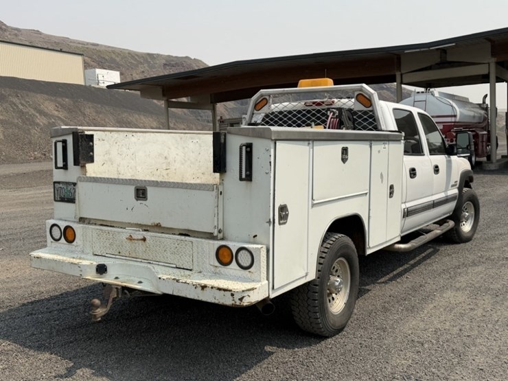 2002-chevrolet-silverado-2500hd-image-5