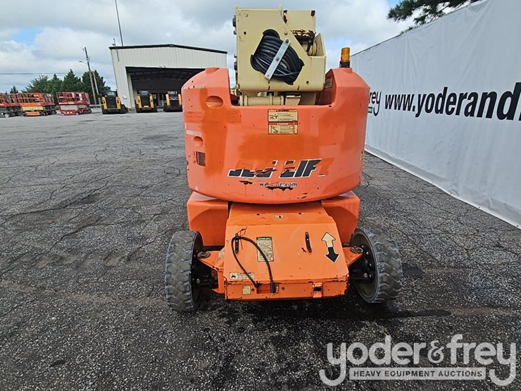 2011-jlg-e400ajpn-image-4