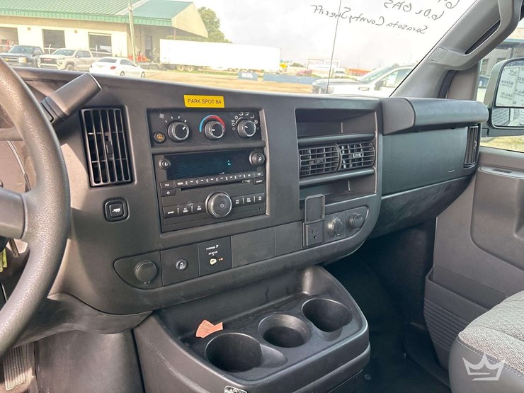 2017-chevrolet-express-2500-image-16