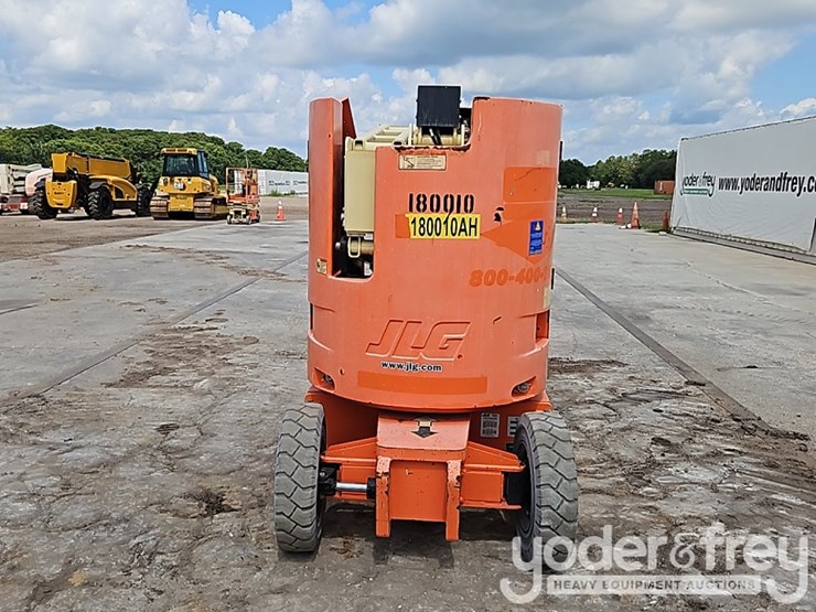 2016-jlg-e300ajp-image-10