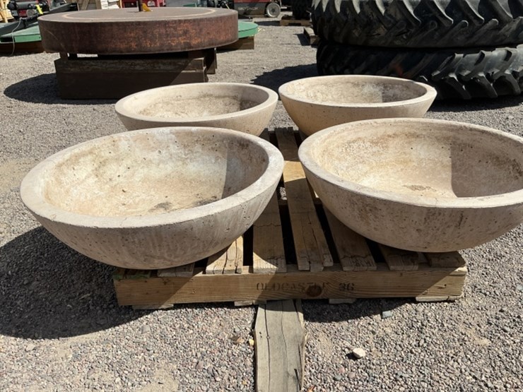 (4)-concrete-planters-image-4