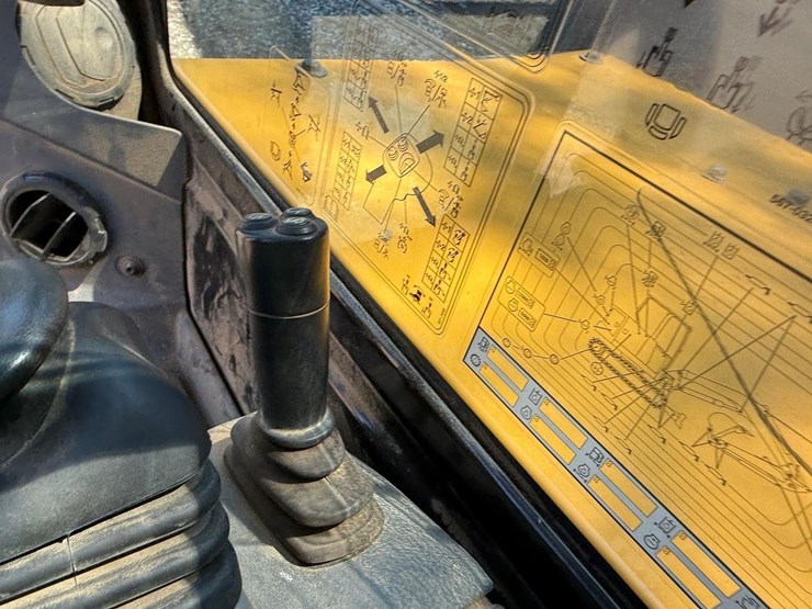 2022-caterpillar-305cr-image-25