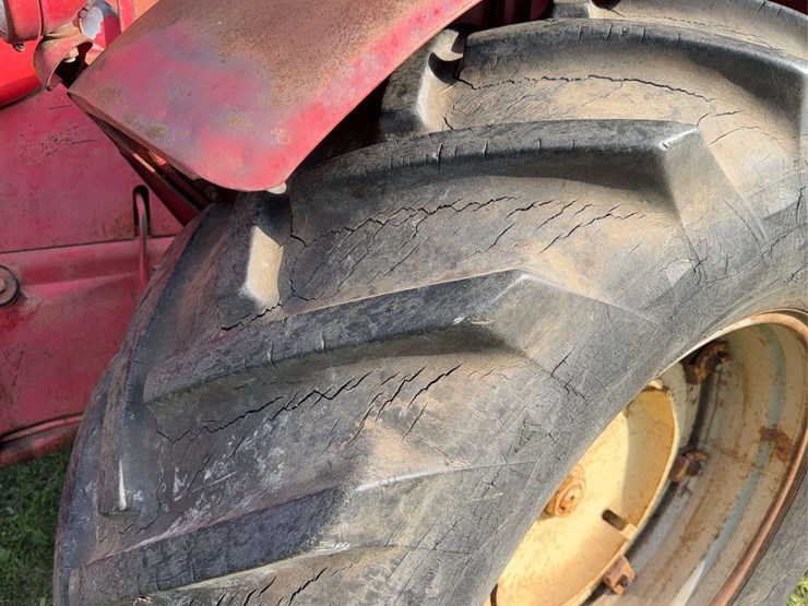 massey-ferguson-444-image-43