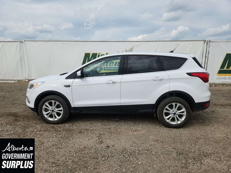 2019-ford-escape-se-image-2