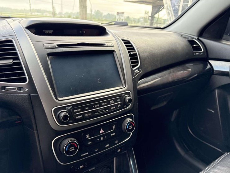 2014-kia-sorento-sx-image-16
