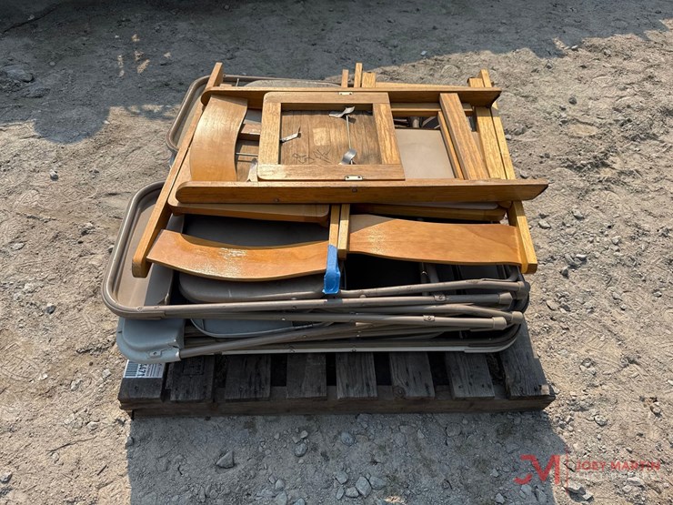 pallet-of-various-event-chairs-image-2