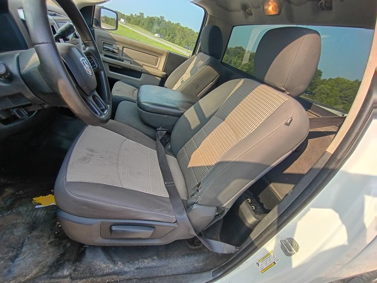 2012-dodge-1500-image-28