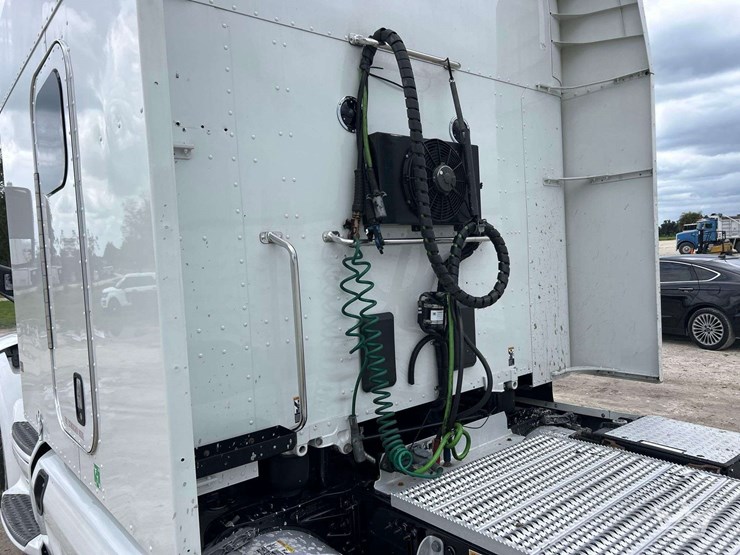 2019-peterbilt-579-image-20