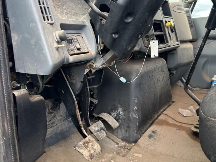 2003-international-durastar-4300-image-15