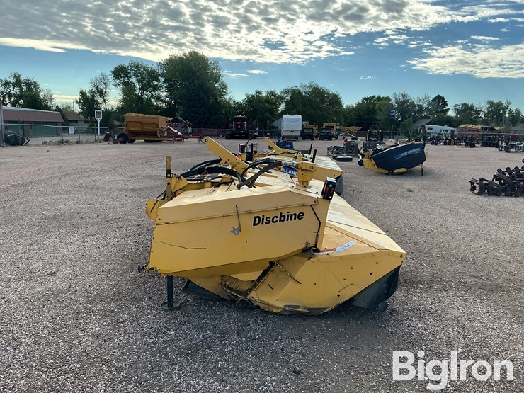 new-holland-750hd-image-4