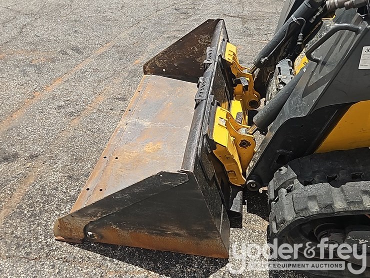 2019-deere-317g-image-9