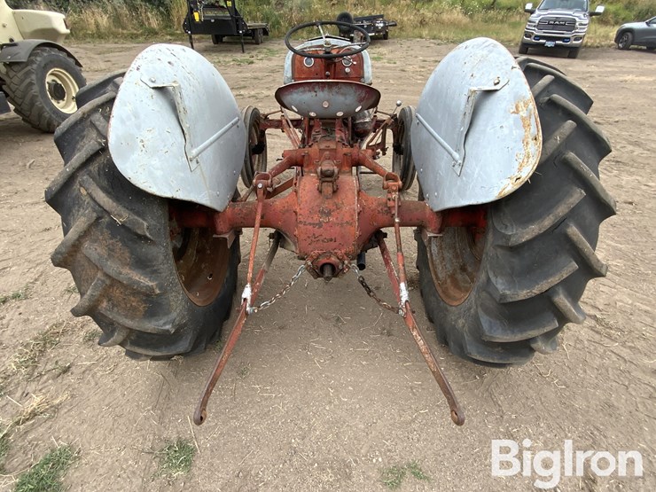 1940-ford-9n-image-9