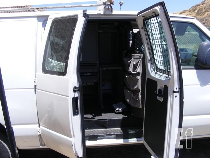 2010-ford-e250-image-13