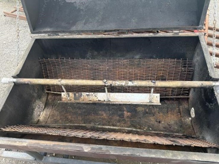 5-foot-barrel-smoker-on-trailer-image-12