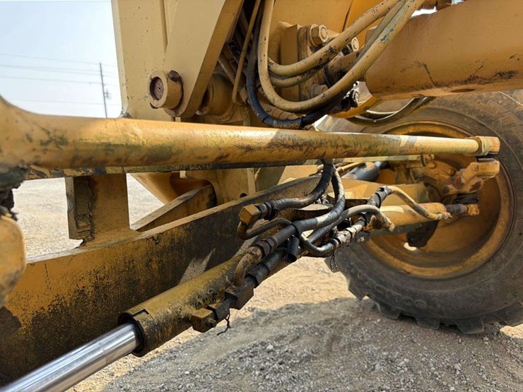 komatsu-grader-gd615a-image-15