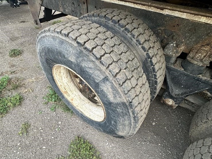 1988-ford-l9000-image-43