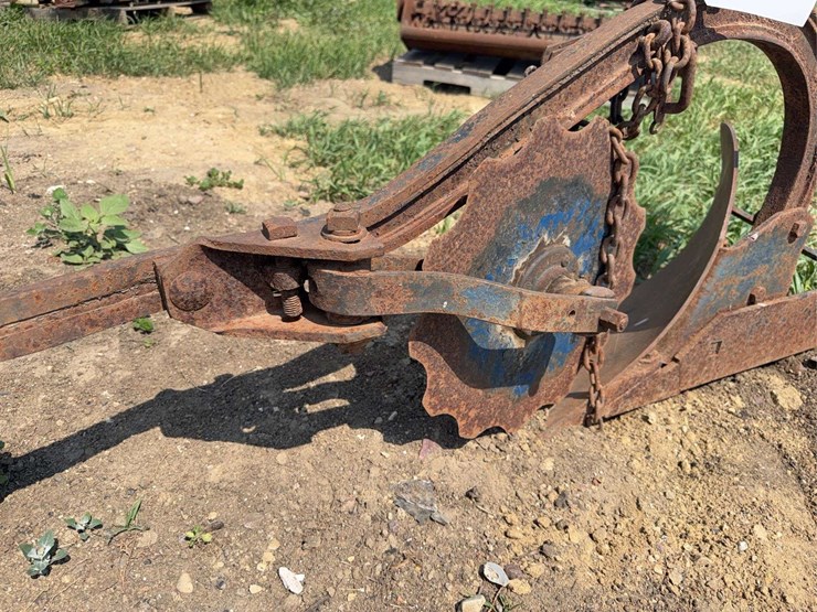 one-bottom-plow-image-4