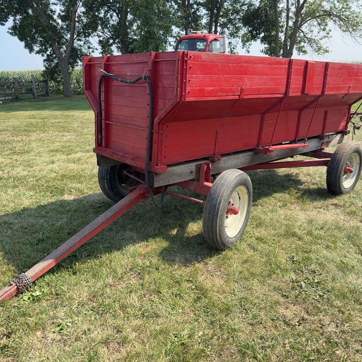 Flare Box Wagon with Hoosier Spreader