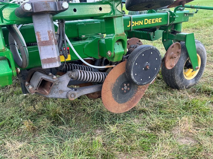 2012-john-deere-2510h-image-22