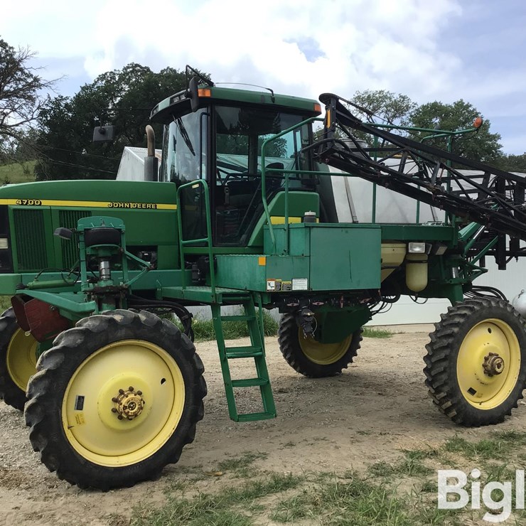 JOHN DEERE 4700