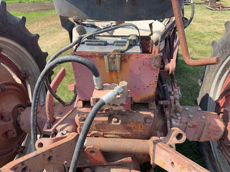 farmall-340-gas-with-loader-image-39