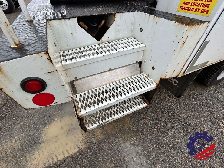 2016-ram-5500-bucket-truck-image-41