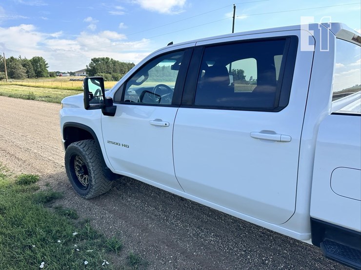2021-chevrolet-silverado-2500hd-lt-image-10