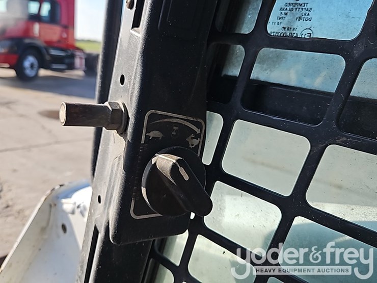 2017-bobcat-t595-image-30