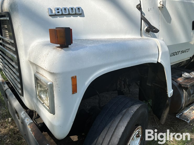 1995-ford-l8000-image-12