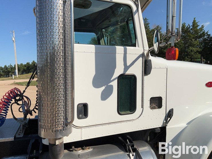 2005-peterbilt-378-image-10