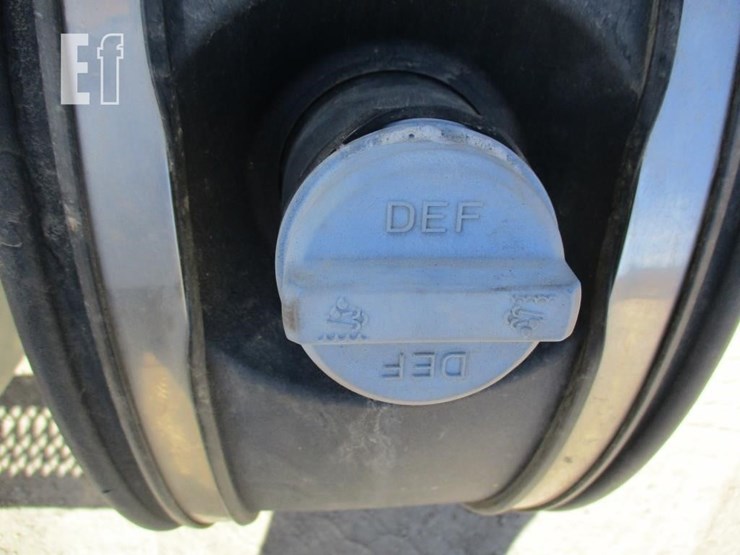 2016-peterbilt-579-image-25