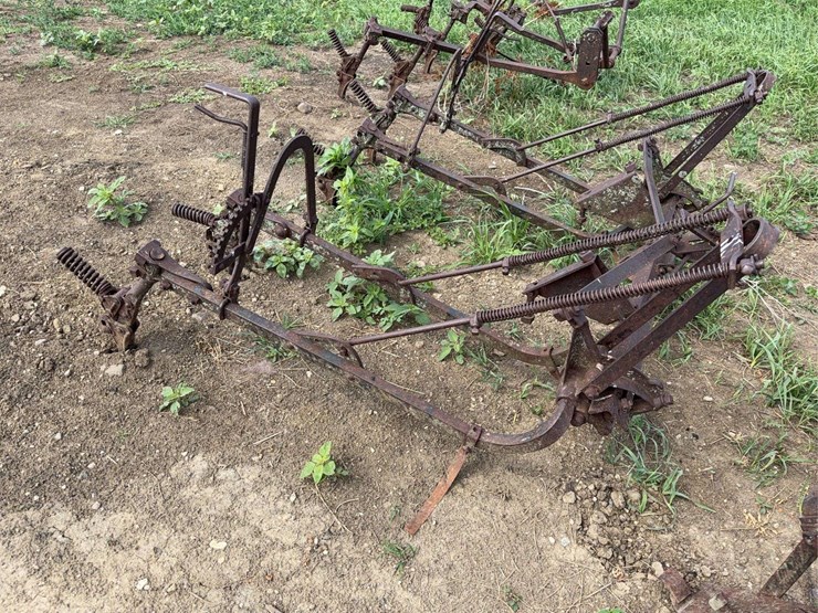 international-harvester-four-row-mounted-cultivator-image-10