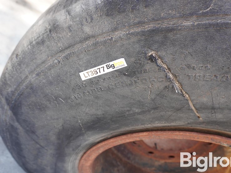 aircraft-tire-w/20"-rim-15"-wide-10-bolt-image-9