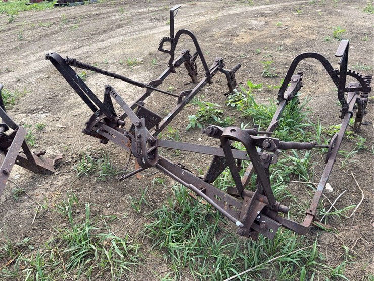 international-harvester-four-row-mounted-cultivator-image-9