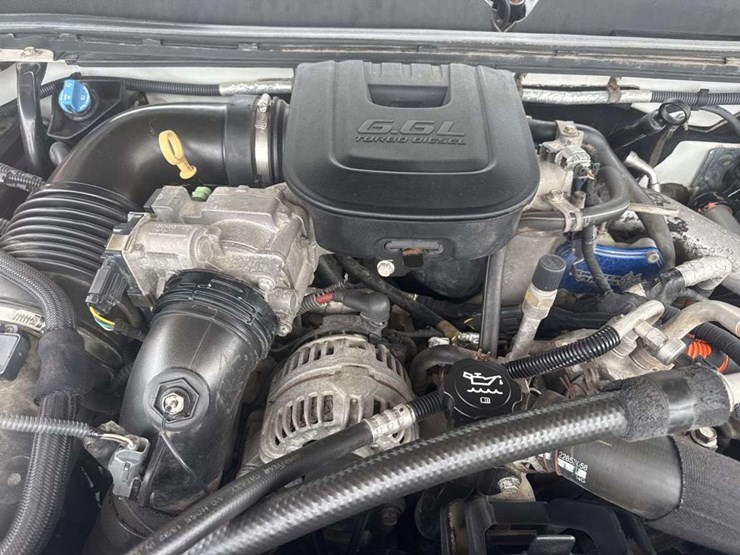 2013-chevrolet-2500-image-25