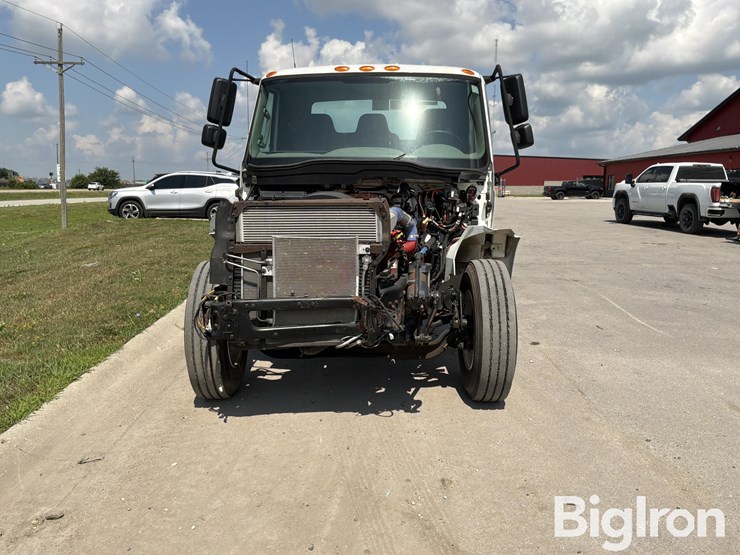 2019-international-durastar-4300-image-2