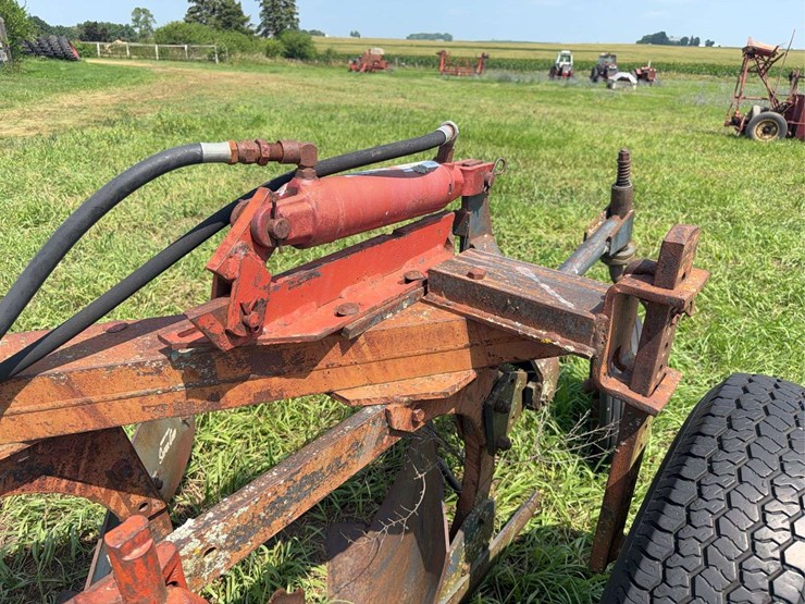 mccormick-deering-412-four-bottom-14”-fast-hitch-mold-board-plow-image-8